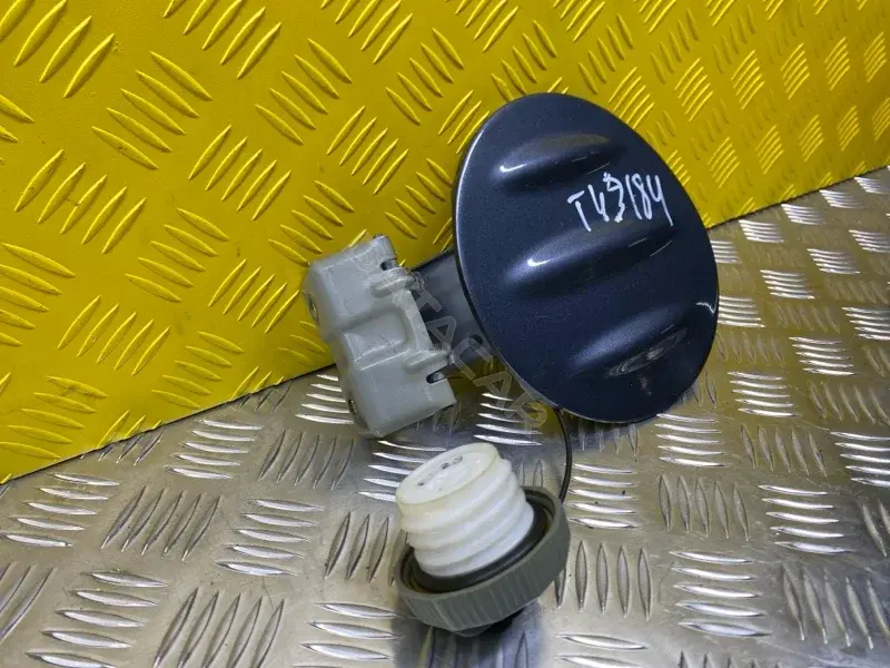 Крышка лючка топливного бака 5940A031