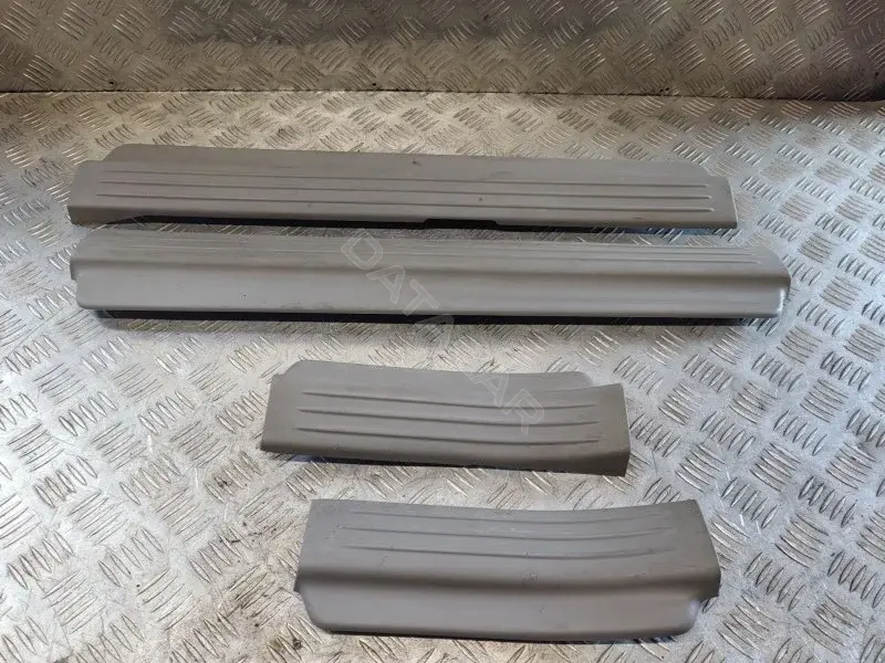 Накладка на порог MN123957HA