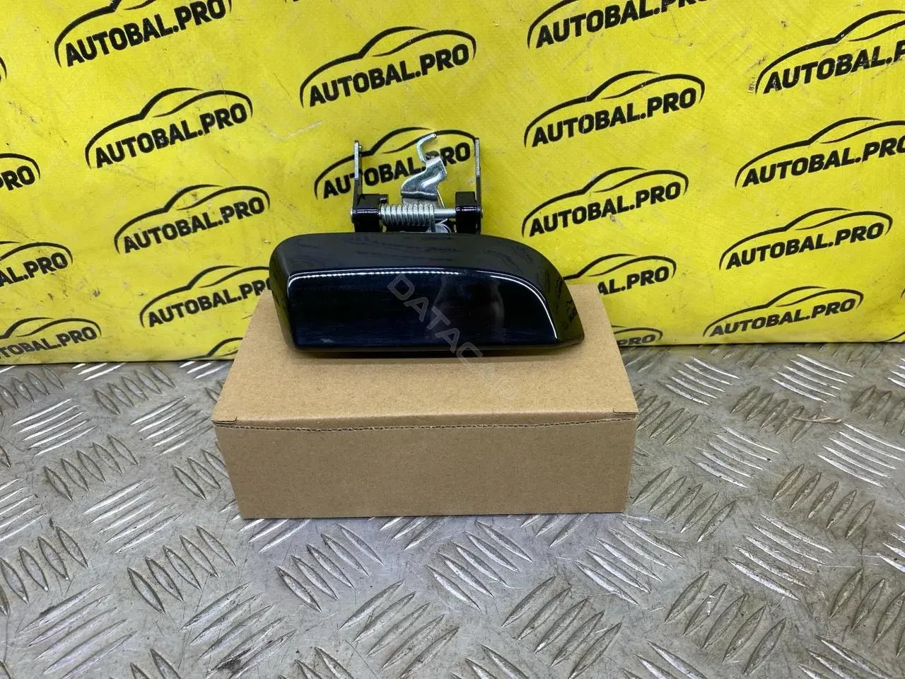 Ручка двери 82607EA502