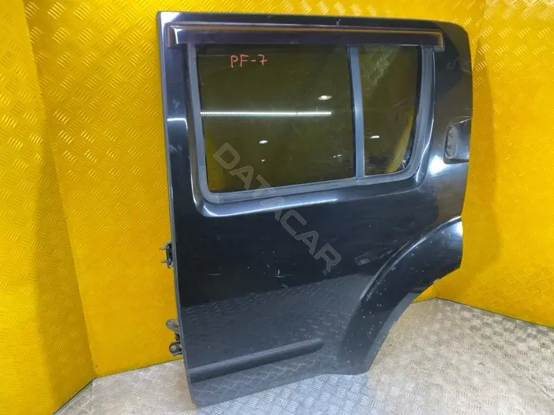 Стекло двери 82301EB33A