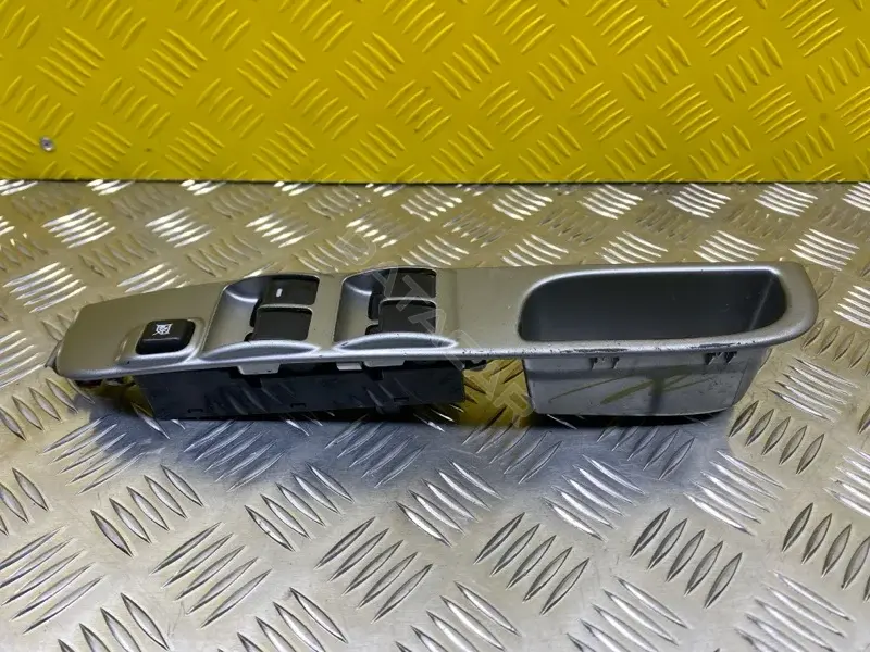 Блок управления стеклоподъемниками MR587951