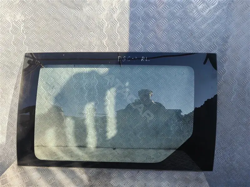 Стекло двери 04717353
