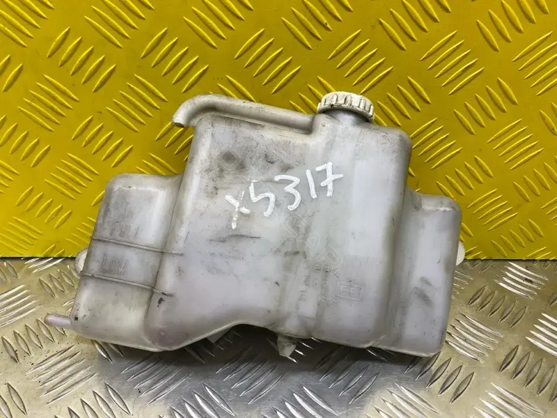Расширительный бачок MN135072