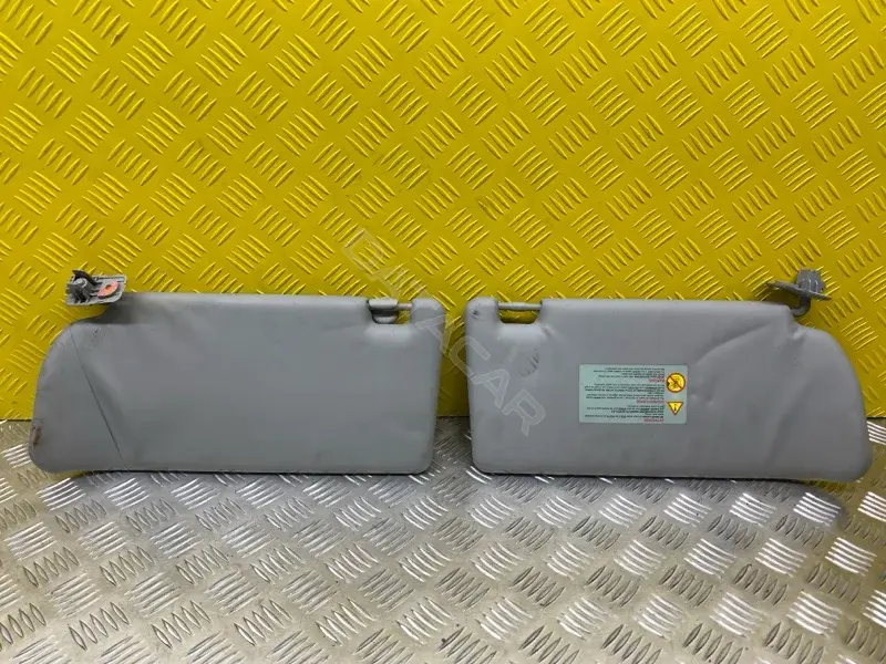 Козырек солнцезащитный 964004X70B