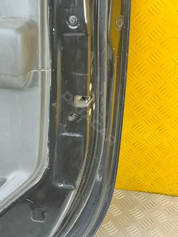 Замок двери 82500EB305