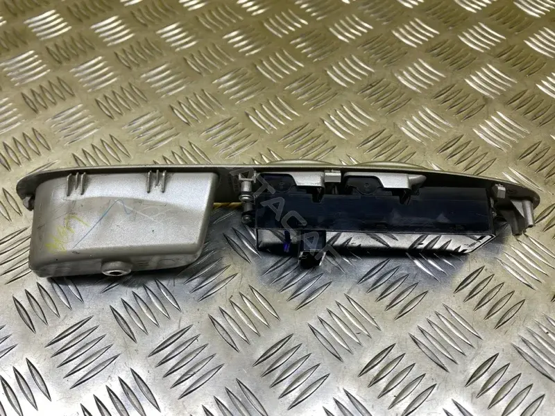 Блок управления стеклоподъемниками MR587952