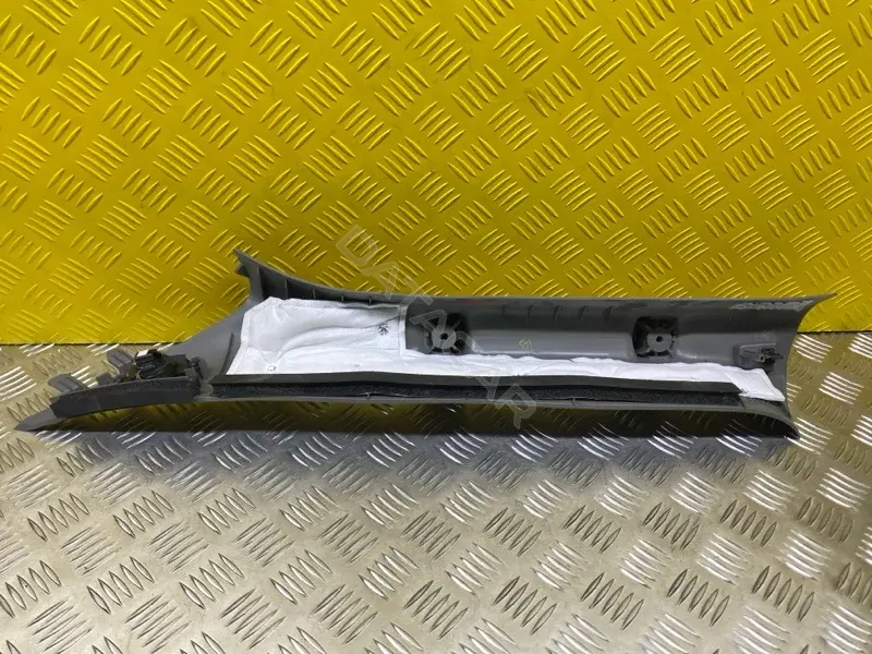 Обшивка стойки передней JL3B15024A83AE