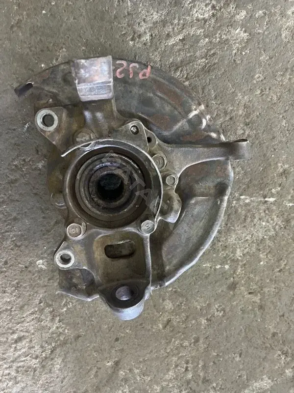 Поворотный кулак MR992377