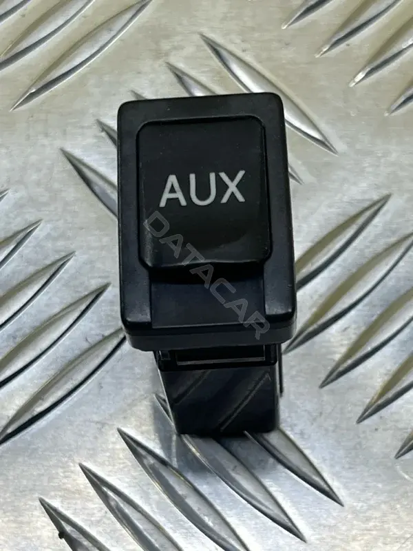 Разъем AUX / USB 8619002010