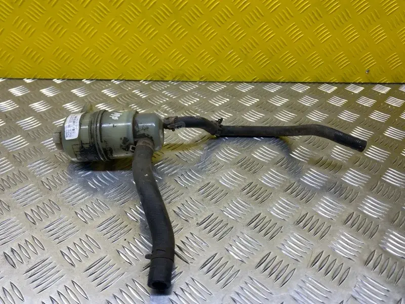 Бачок гидроусилителя MR995028