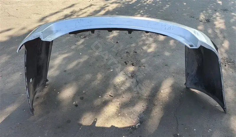 Задний бампер 5215930430