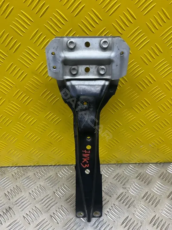 Кронштейн радиатора 5901A006