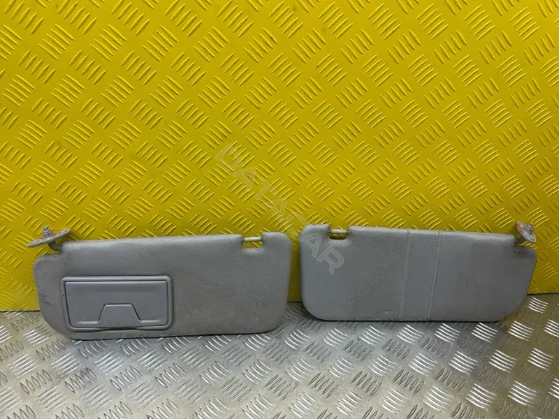 Козырек солнцезащитный MN123935HB