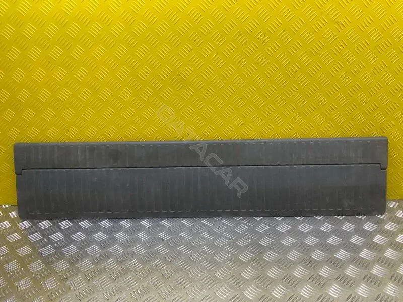 Обшивка багажника 5857460110