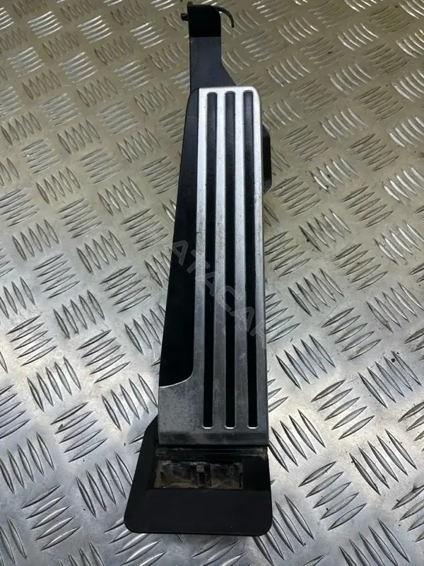 Педаль газа 180021CA0C