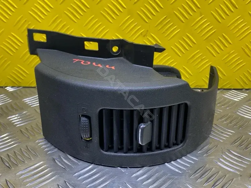Дефлектор обдува салона 681345X15A