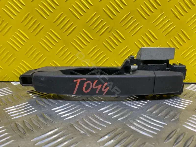 Ручка двери 80640EB100