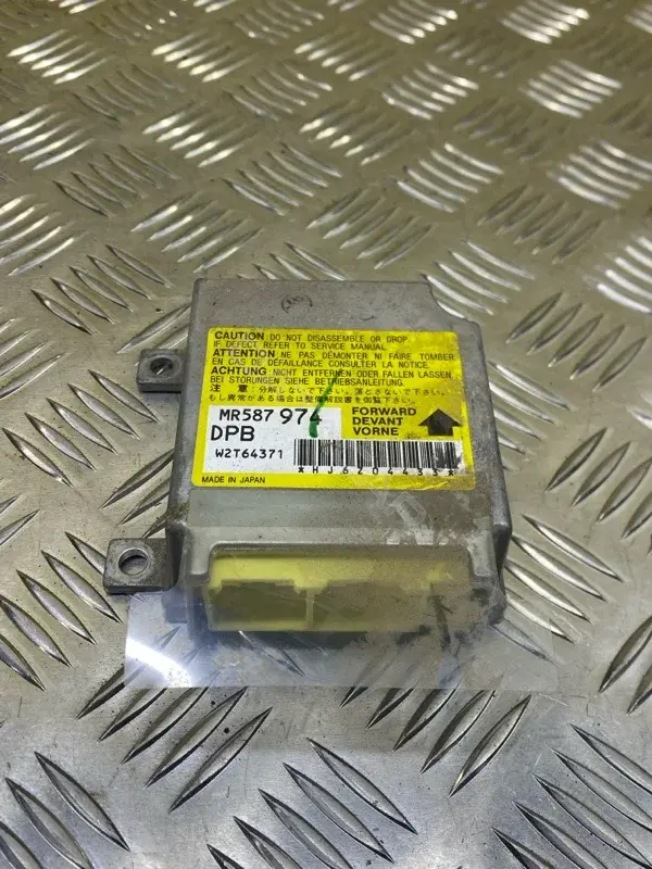 Блок управления подушками безопасности MR587974