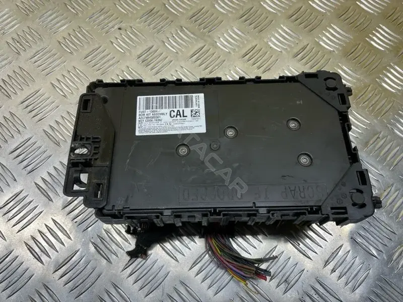 Блок предохранителей FU5T15604CAL
