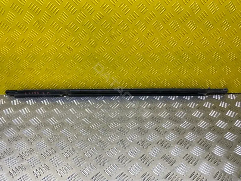 Молдинг стекла 7573060070