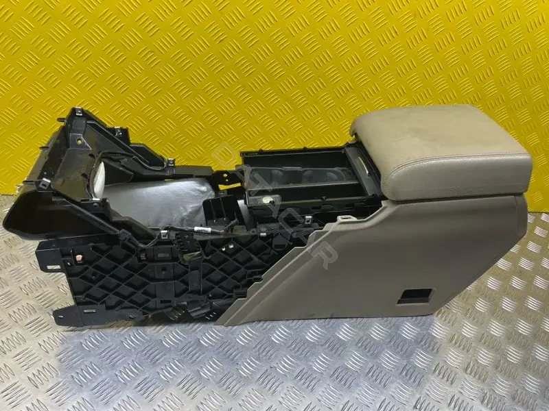 Подлокотник BJ32045C46