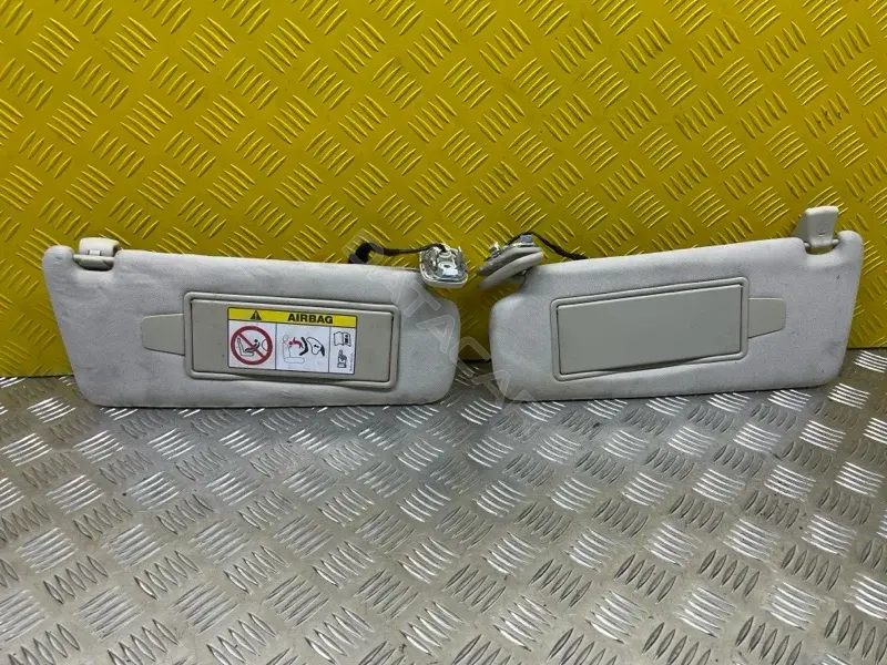Козырек солнцезащитный LR050210
