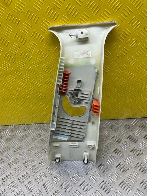 Обшивка стойки центральной BJ32243A87