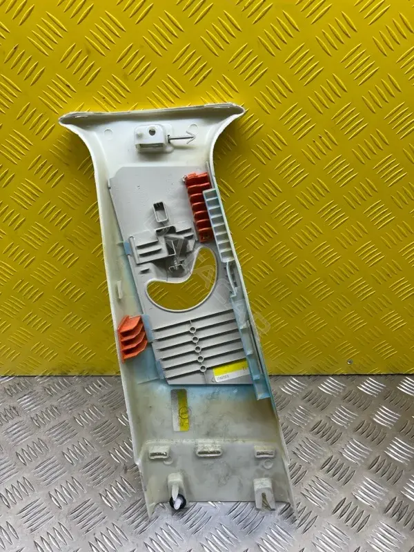 Обшивка стойки центральной BJ32243A86AF