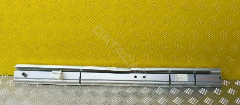 Направляющая шторки багажника (салазки) 7146026