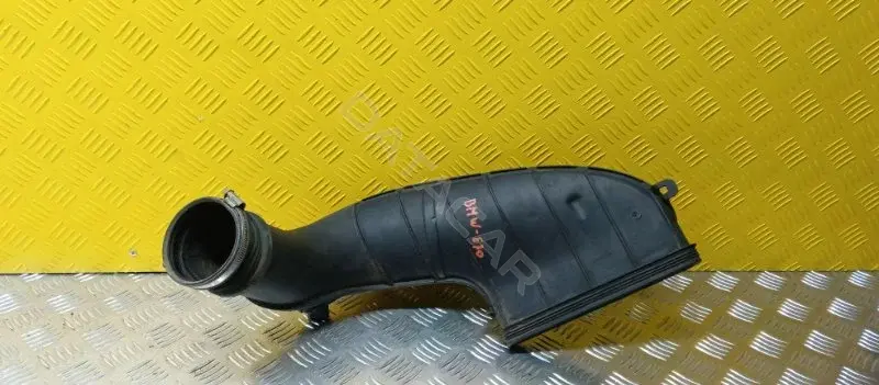 Патрубок воздушный 13717812264