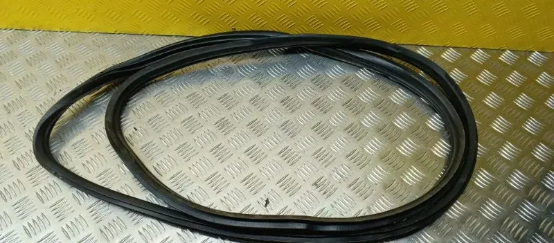 Уплотнитель двери 51767333813