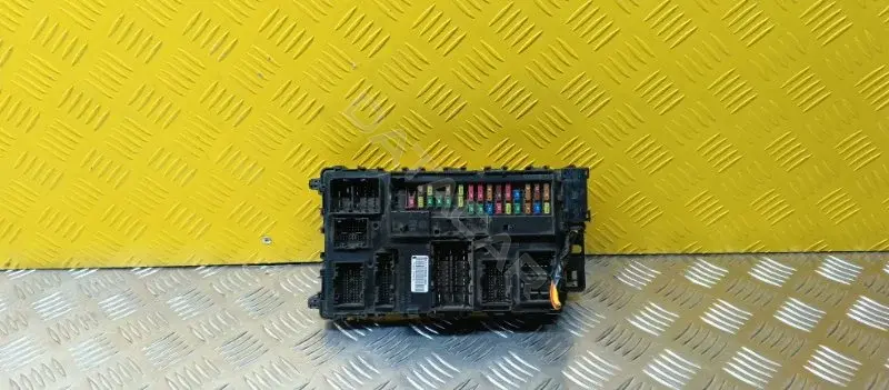Блок предохранителей GU5T15604
