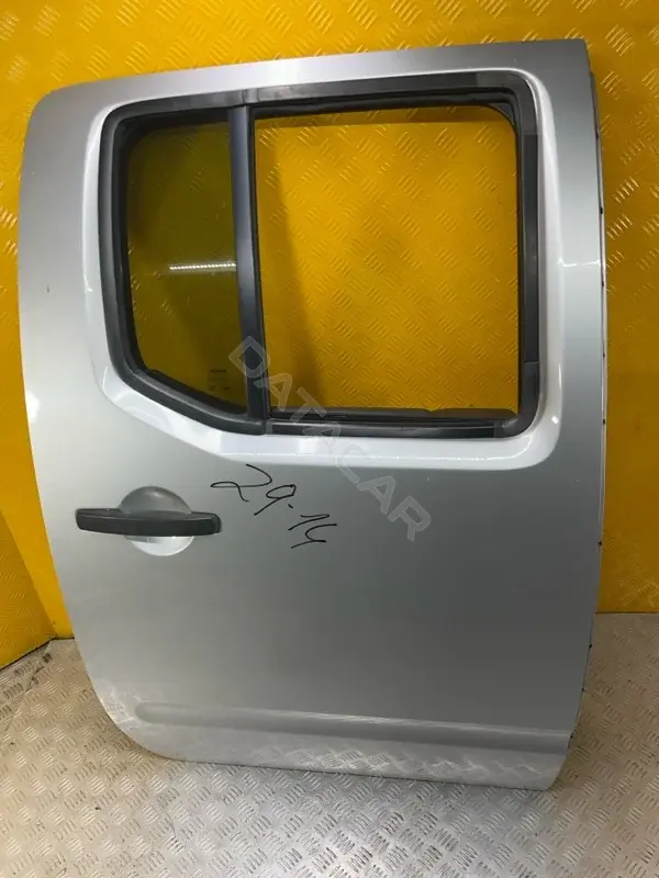 Стекло двери 82300EB320