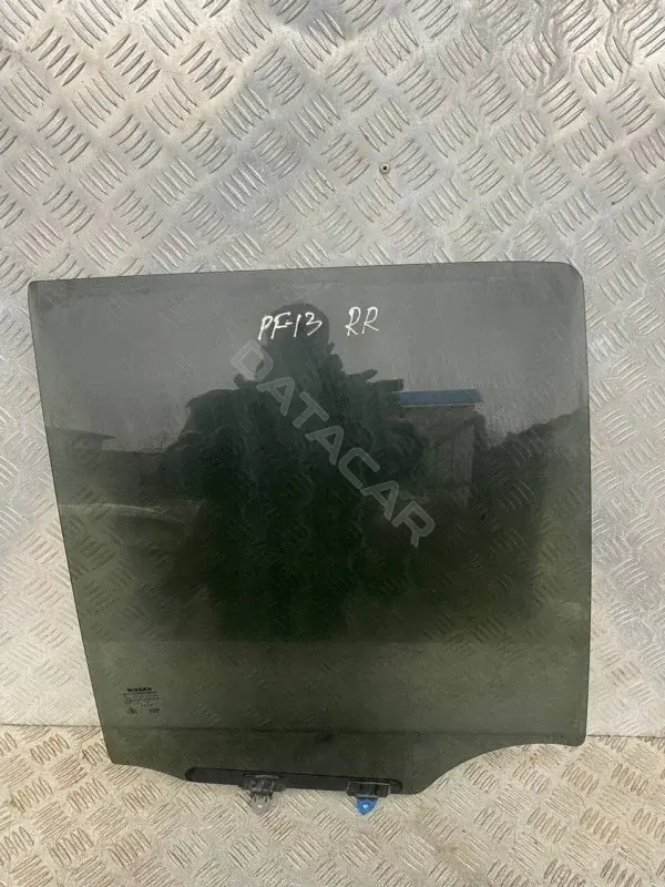 Стекло двери 82300EB33A