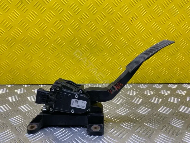 Педаль газа 18002EB000