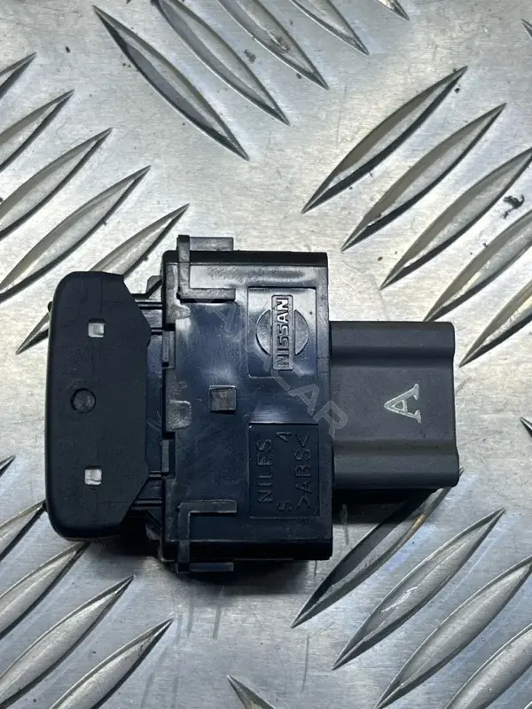 Кнопка подогрева сидений 25500AX610