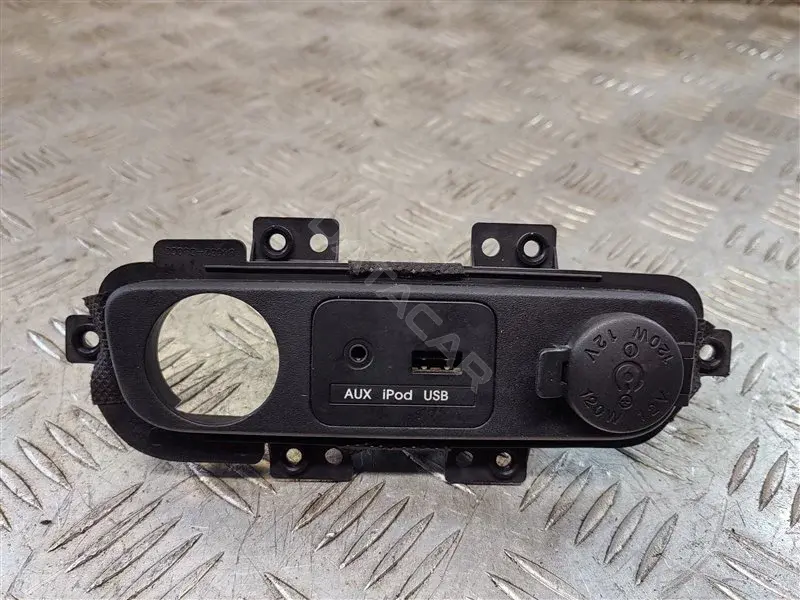 Разъем AUX / USB 846323U010WK