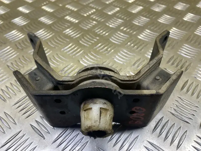 Подушка КПП 123710L120