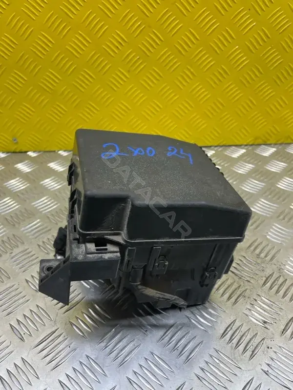 Блок предохранителей 8565A368