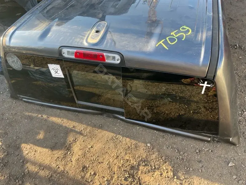Заднее стекло 68333671AF