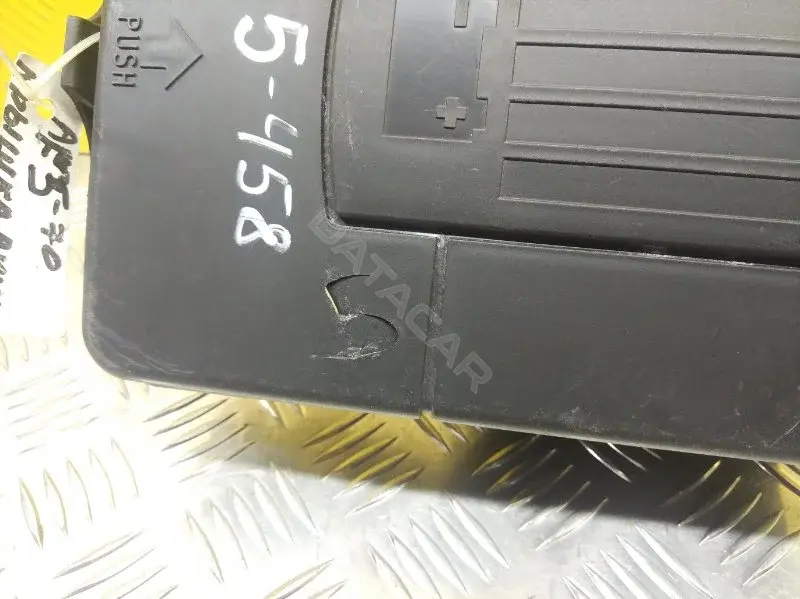 Крышка аккумулятора 3C0915443A
