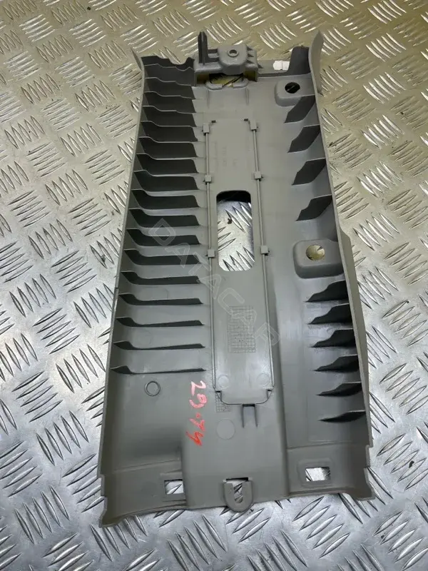 Обшивка стойки центральной 76914EB302