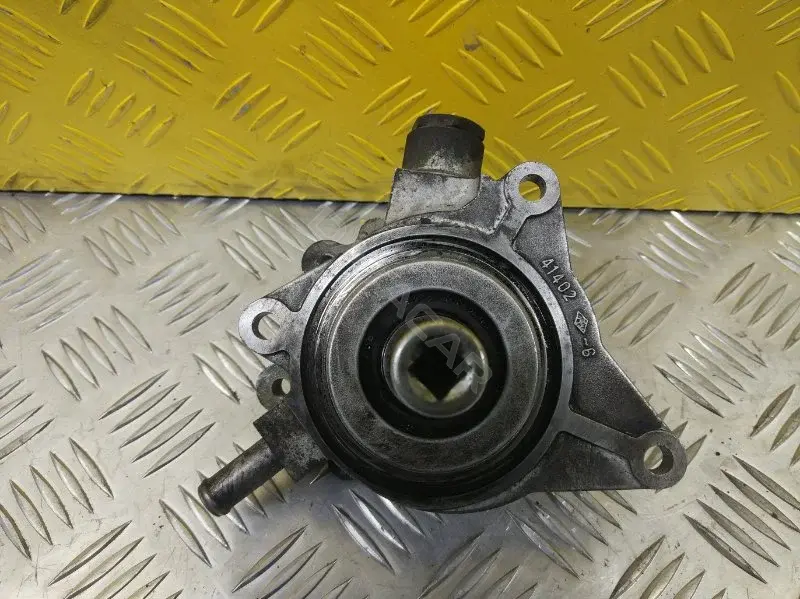Вакуумный насос 14650EB30A