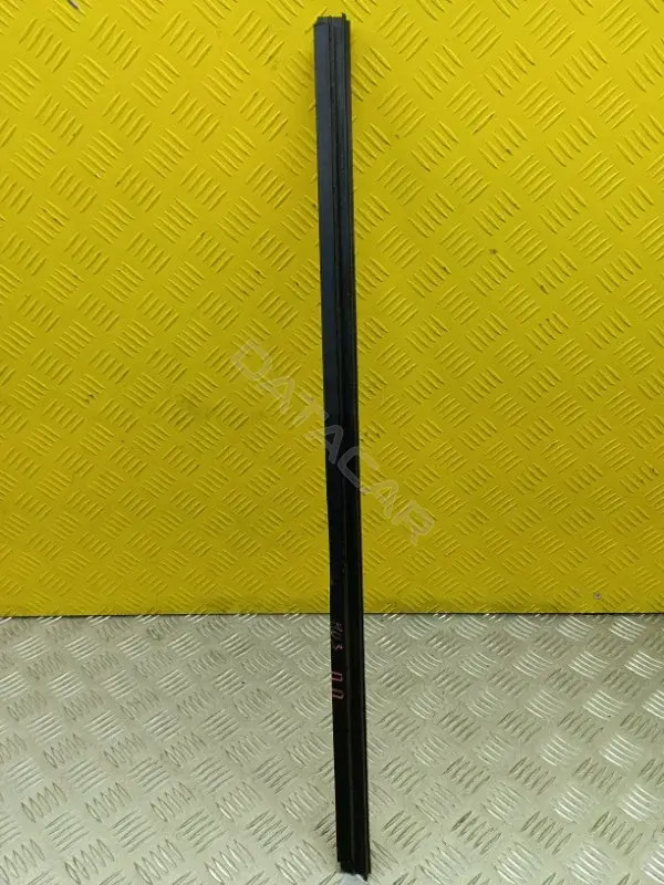 Молдинг двери MN117618