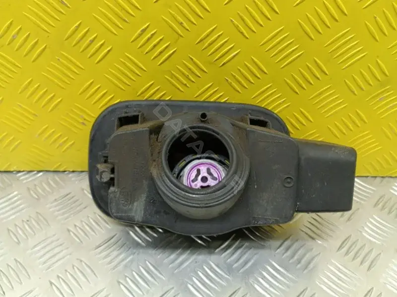 Крышка лючка топливного бака LR014044
