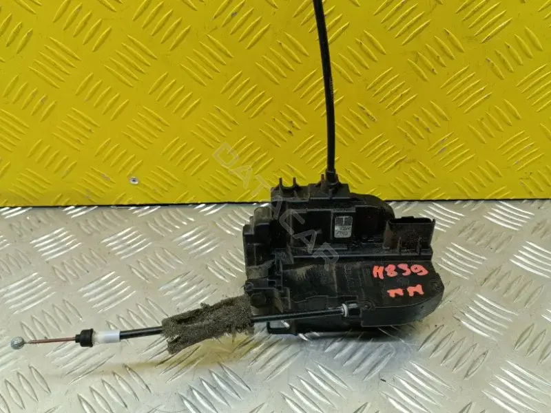 Замок двери 82500EB324