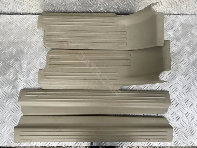 Накладка на порог MN123957YA