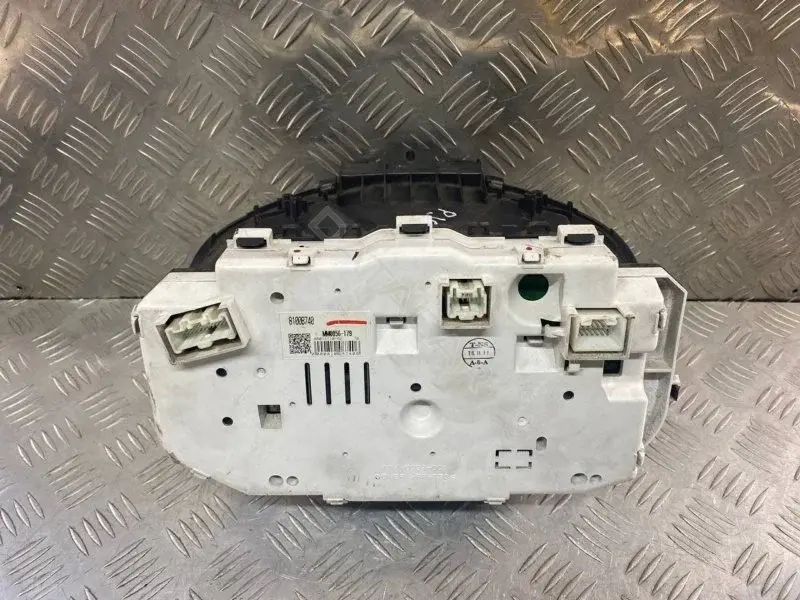 Панель приборов 8100B740