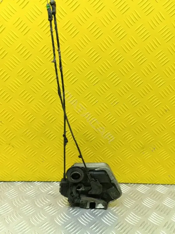 Замок двери 6905012410