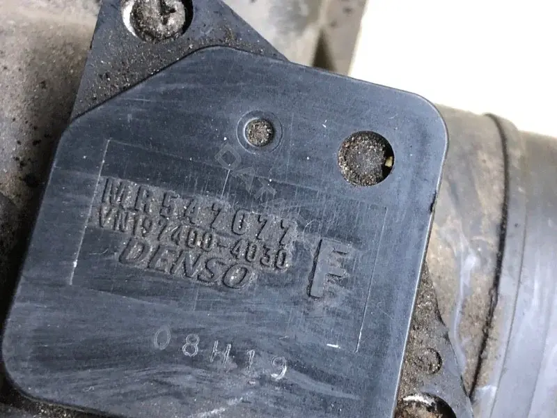 Расходомер воздуха MR547077